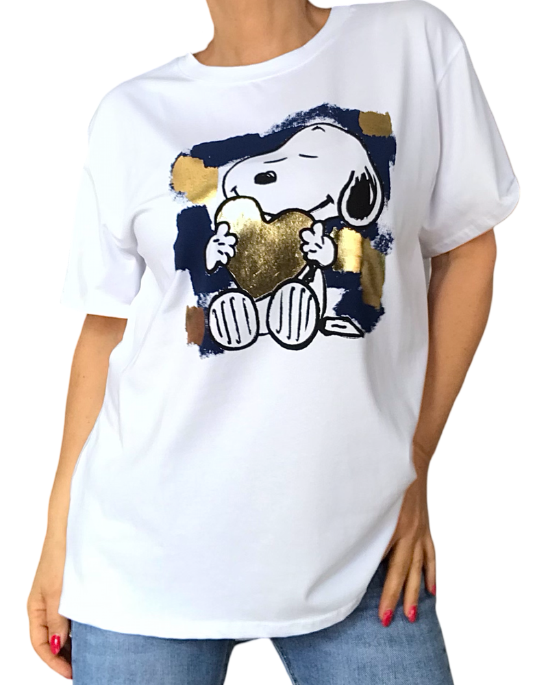 T-shirt blanc avec snoopy qui tient un cœur doré