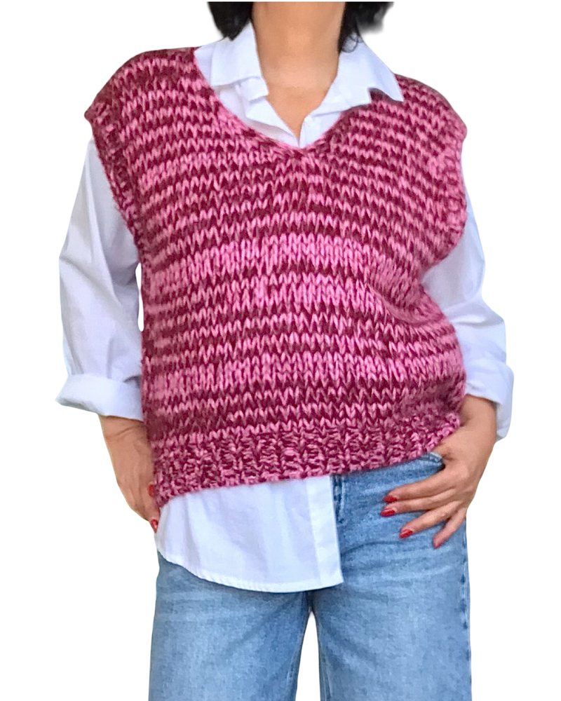 Débardeur en tricot col en V chiné bourgogne et rose