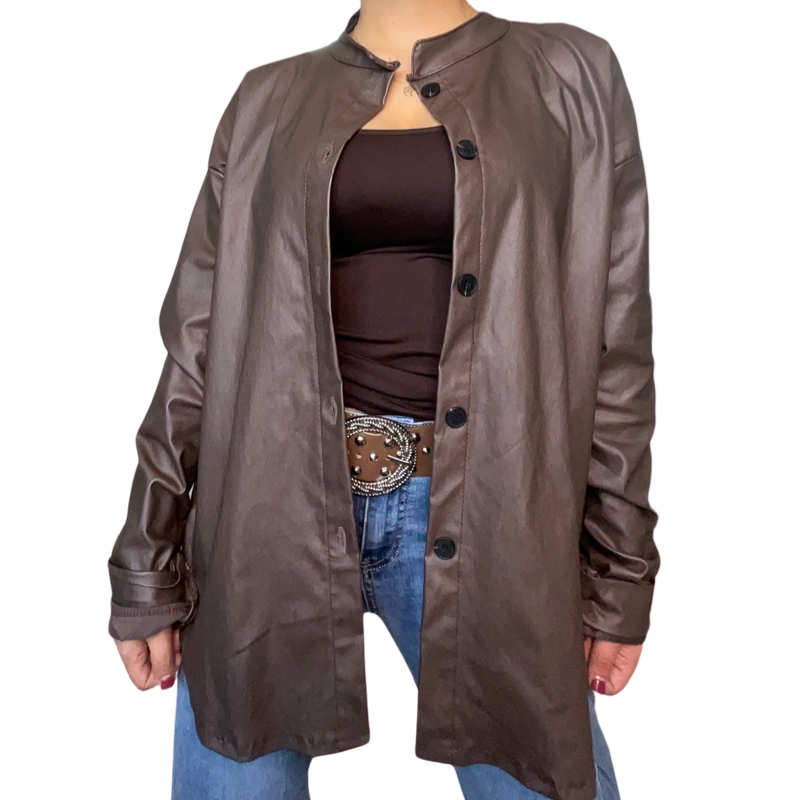Chemise brune en cuir vegan à manche longue