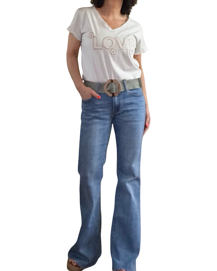 T-shirt beige  « LOVE » col en V