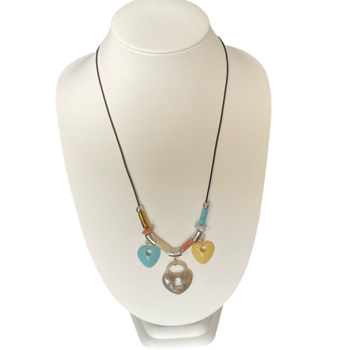 Bijoux | Collier avec pierres  en forme de cœur bleu, vanille et moka