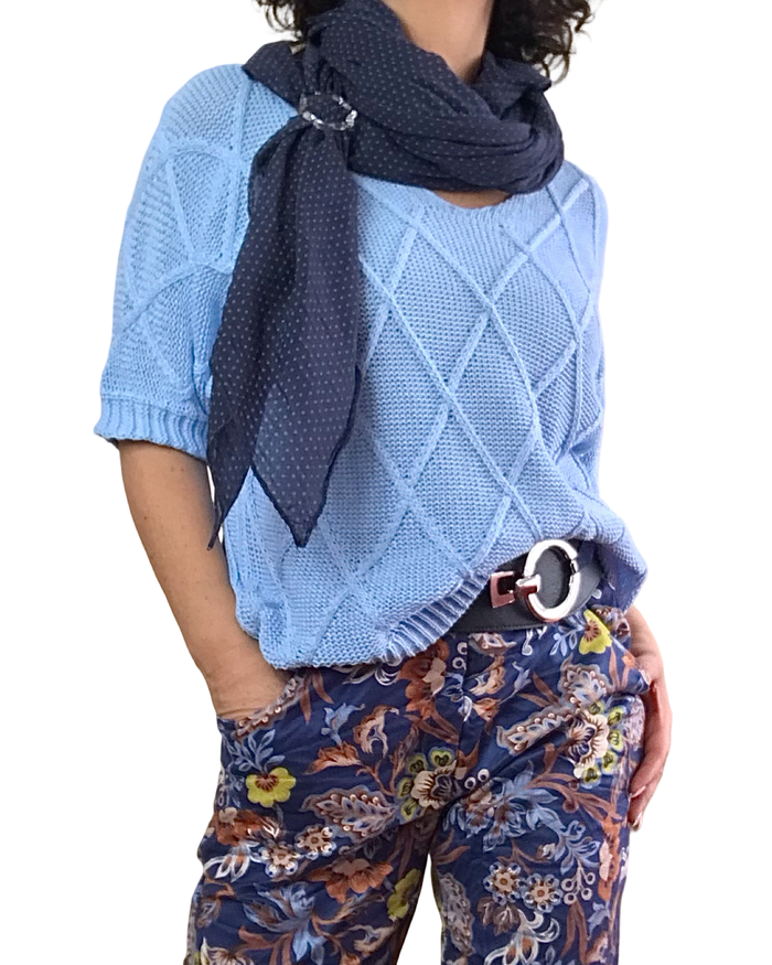 Chandail bleu ciel en crochet manche courte