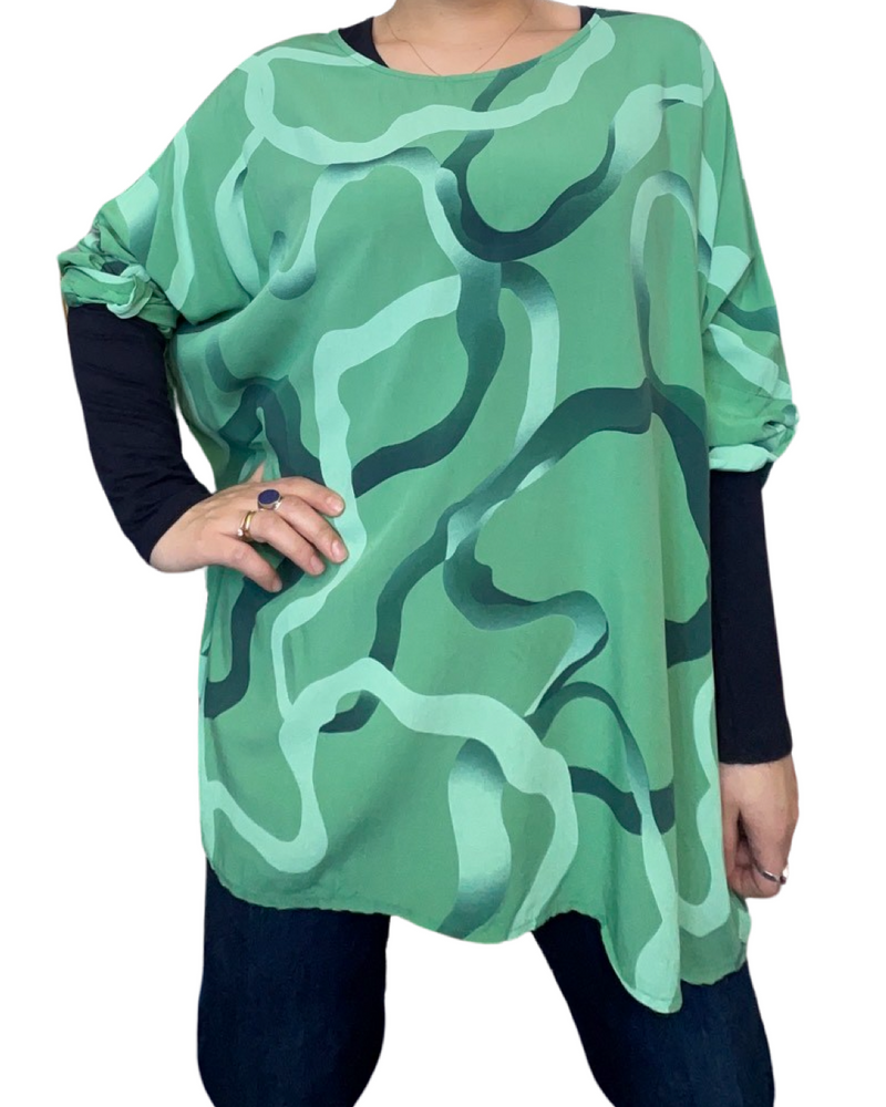 Blouse verte oversize pour femme à motifs avec chandail à manche longue.