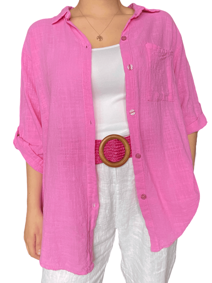 Chemise rose unie à manche 3/4 pour femme avec ceinture en jute.