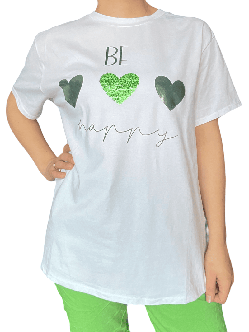T-shirt blanc pour femme avec imprimé de trois cœurs verts.