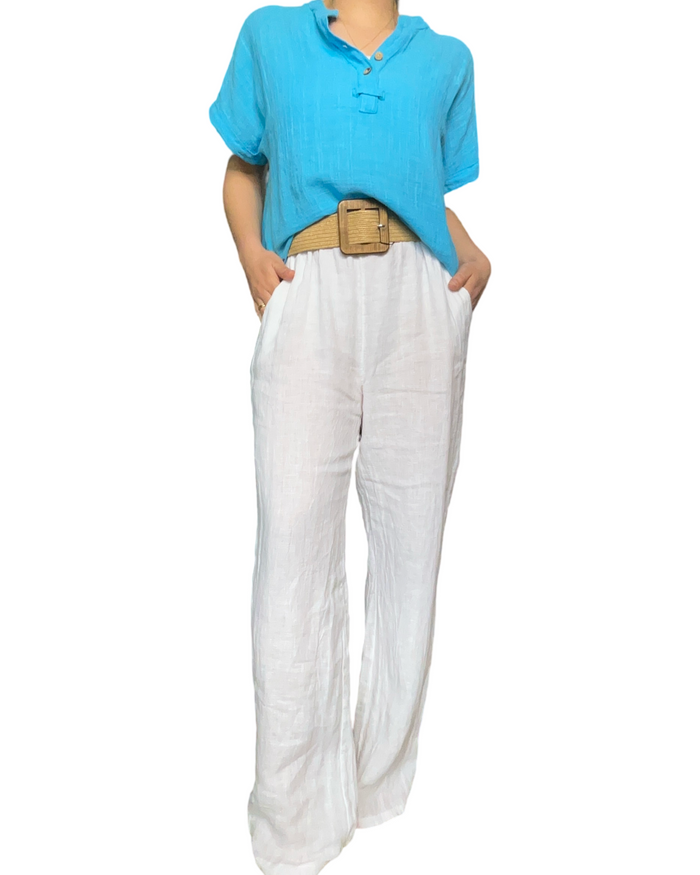 Blouse turquoise unie pour femme avec pantalon en lin.
