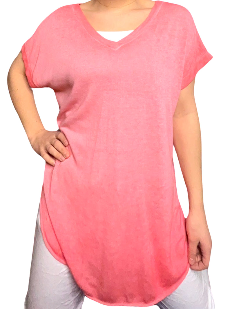 T-shirt pour femme corail uni avec camisole gainante blanche à l'intérieur.
