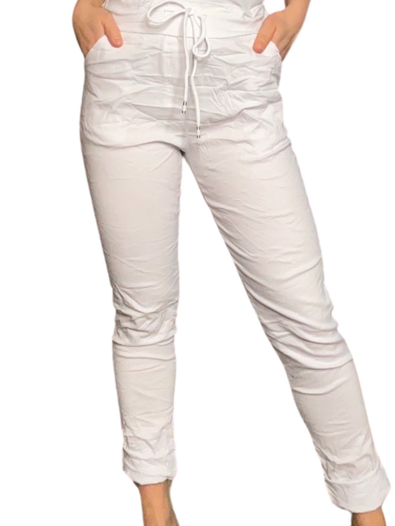 Pantalon blanc pour femme à taille élastique avec cordon.