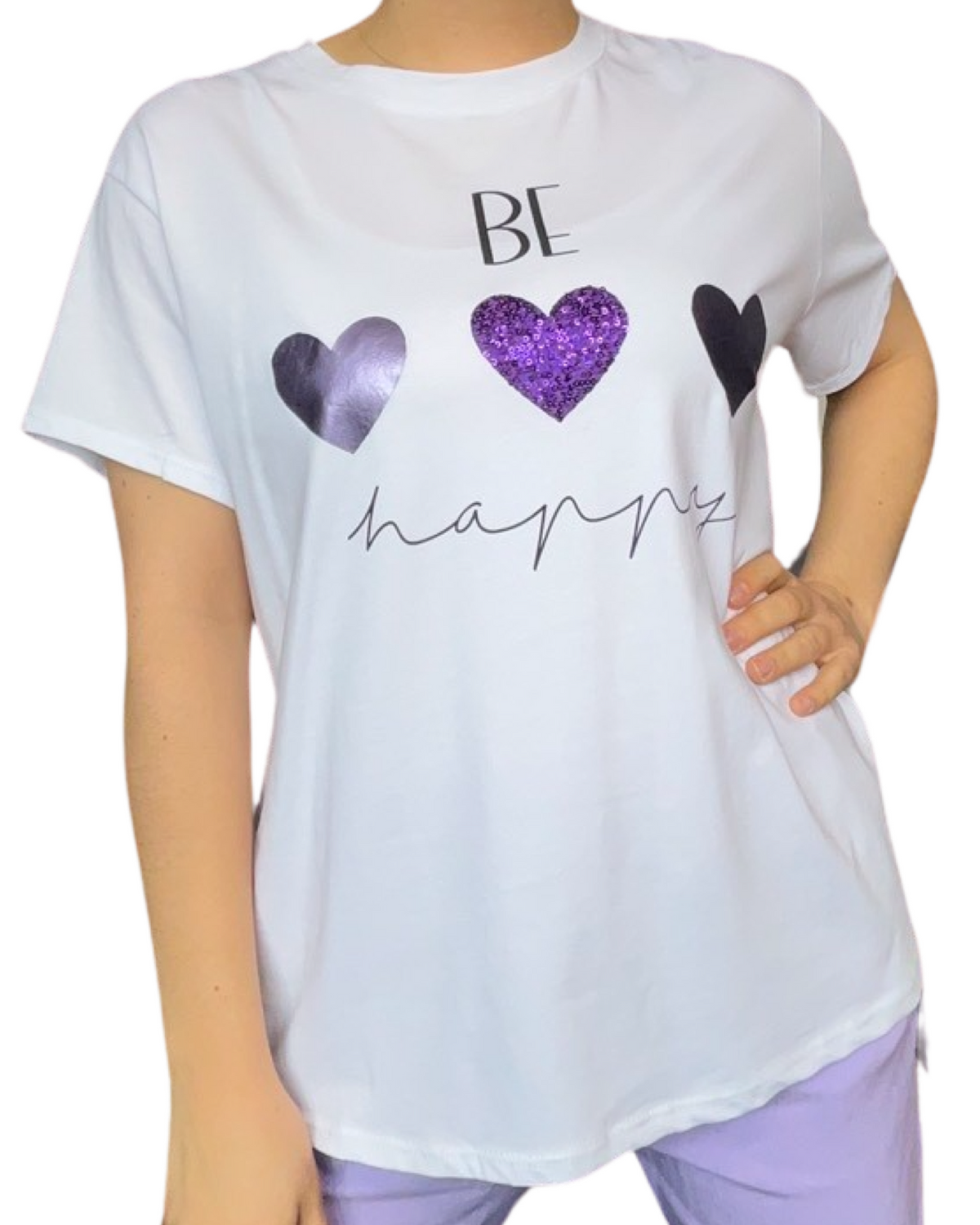 T-shirt blanc pour femme avec imprimé de trois cœurs avec bermuda lilas.