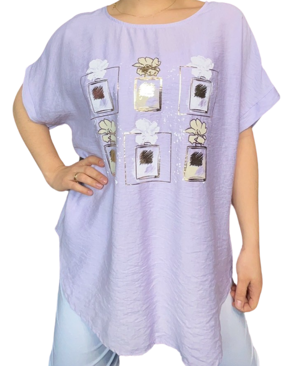 T-shirt lilas pour femme avec imprimé des cadres et des fleurs porté over size.