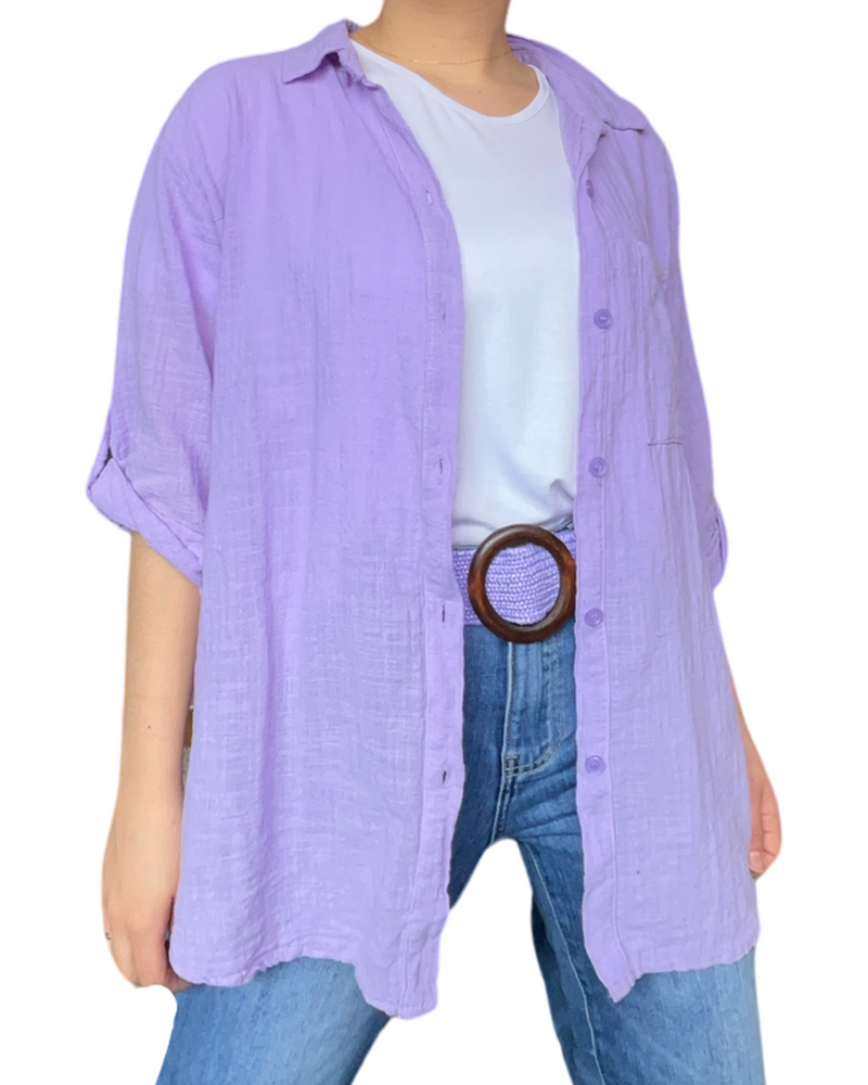 Chemise à manche 3/4 lilas unie pour femme avec ceinture lilas en jute.