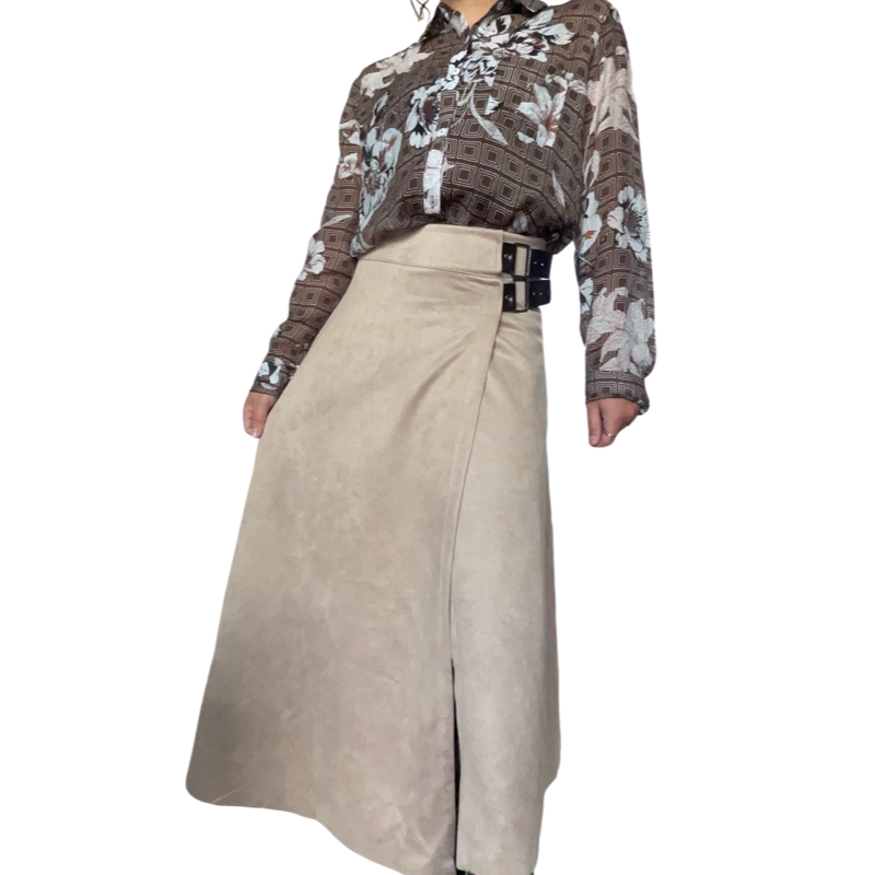 Chemise brune manche longue à carreaux et fleurs