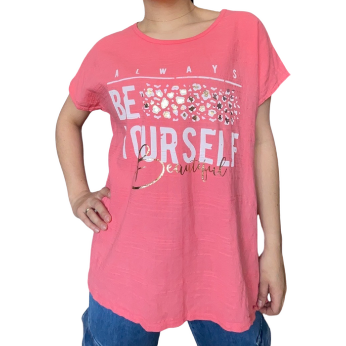 T-shirt corail pour femme avec imprimé « Always be yourself » avec jeans