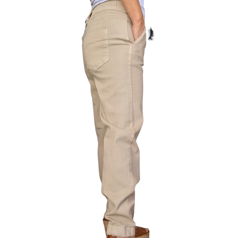 Pantalon beige ample femme 2 plis français avec élastique dans le bas vue de dos