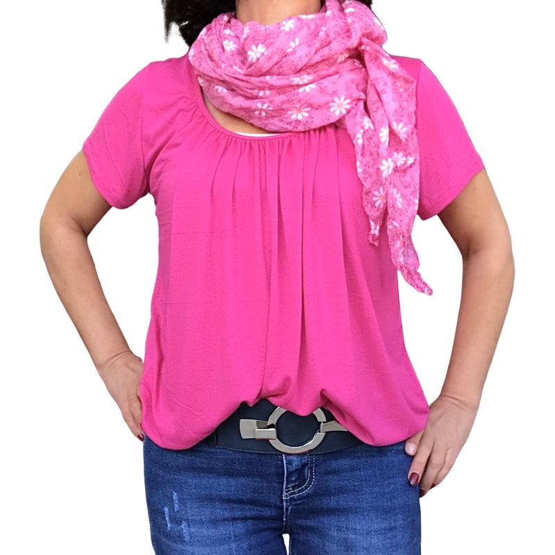 T-shirt femme uni manche courte col en U élastique au bas fushia avec un foulard