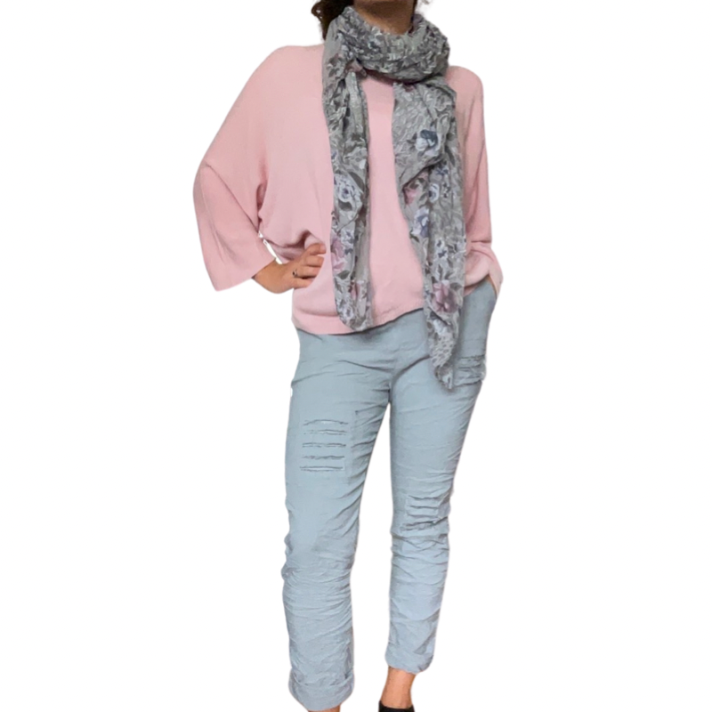 Chandail rose manche 3/4 uni col en v vêtements femme, foulard gris, pantalon femme et soulier