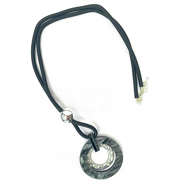 Collier long avec cordon en cuir noirBijoux, collier long femme avec pendentif rond gris et cordon en cuir noir
