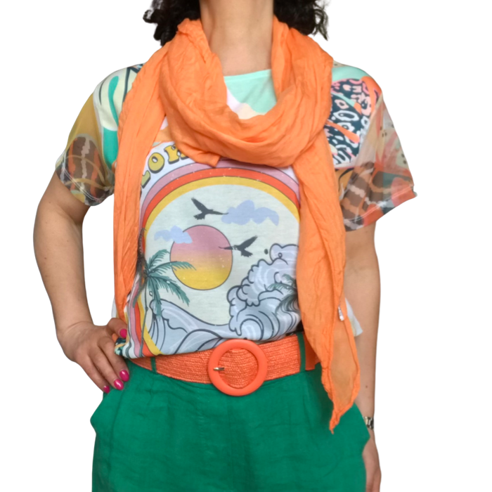 T-shirt vert pâle col rond manche courte en voile avec foulard orange