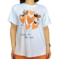 T-shirt blanc col en rond avec dessin de bouquet de ballon en forme de coeur orange