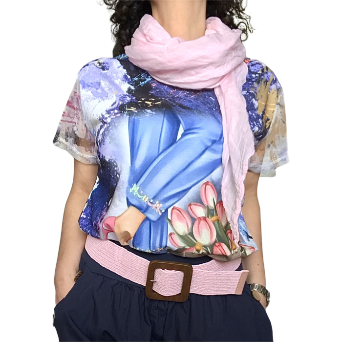 T-shirt bleu col rond manche courte en voile avec foulard rose pâle
